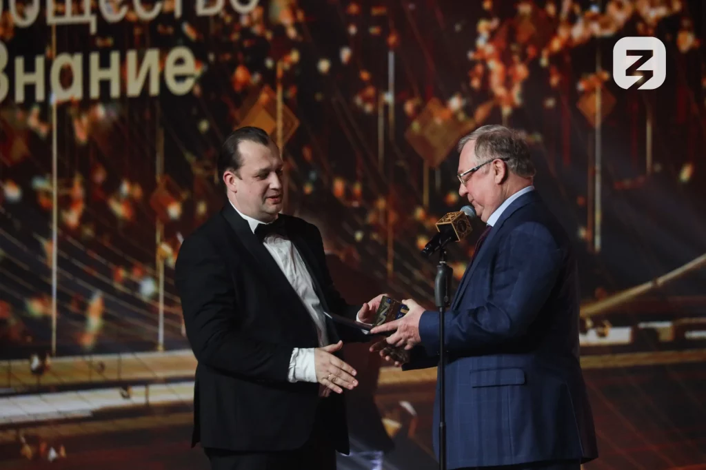 Егор Яковлев получает премию Знание из рук Сергея Степашина, Разработка исторической основы миссии компании
