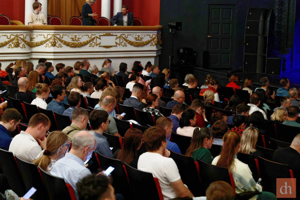 зрители, тайны всех океанов, фото с фестиваля Цифровой Истории