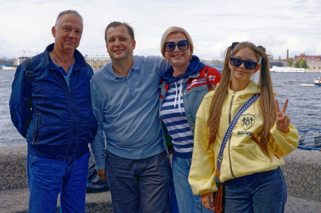 Проведение корпоративных экскурсий на теплоходе в Санкт Петербурге от Цифровой Истории